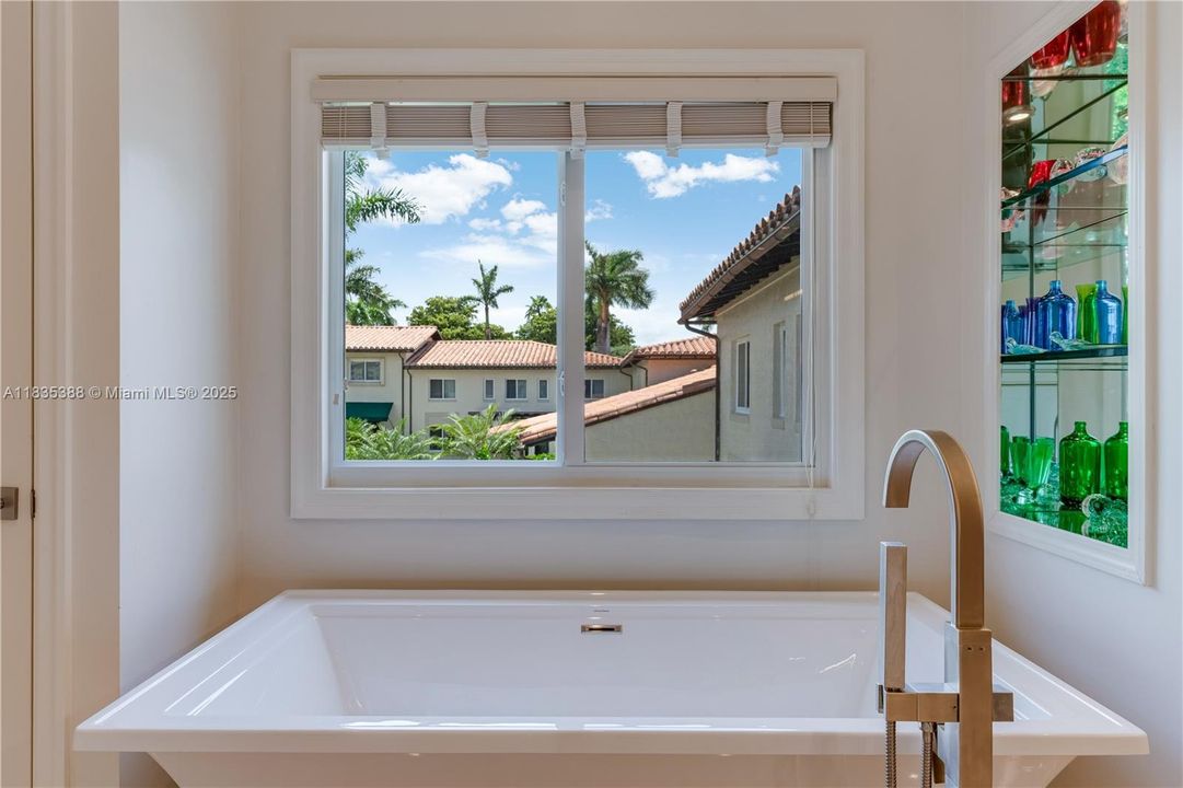 Vendido Recientemente: $1,900,000 (3 camas, 3 baños, 3132 Pies cuadrados)