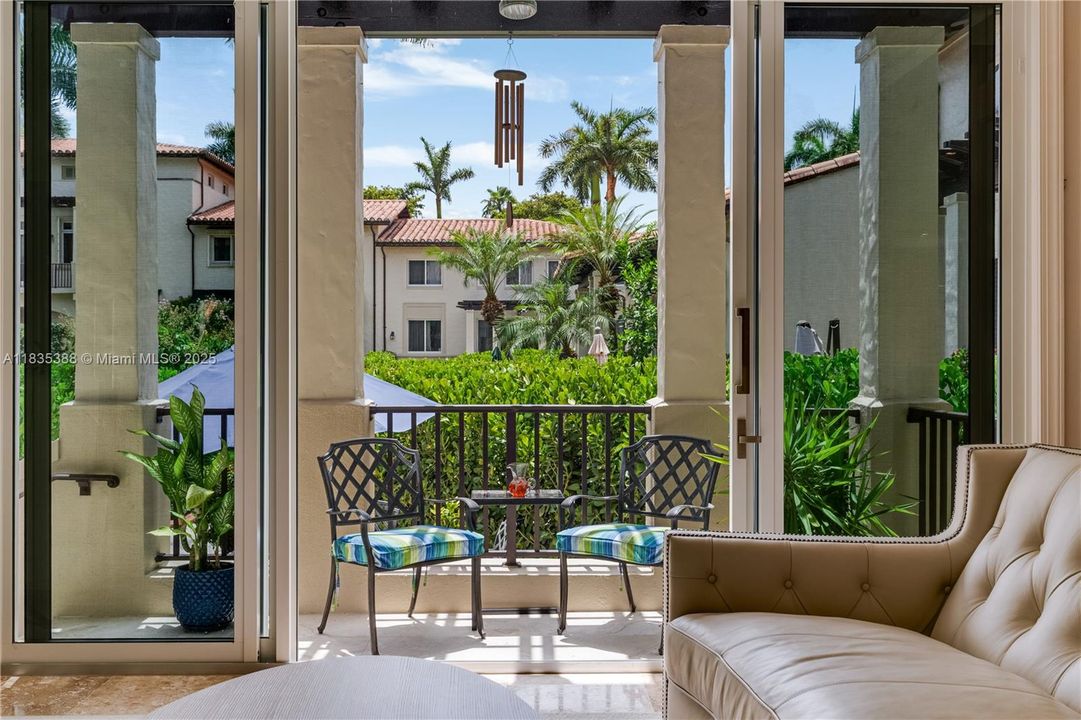 Vendido Recientemente: $1,900,000 (3 camas, 3 baños, 3132 Pies cuadrados)