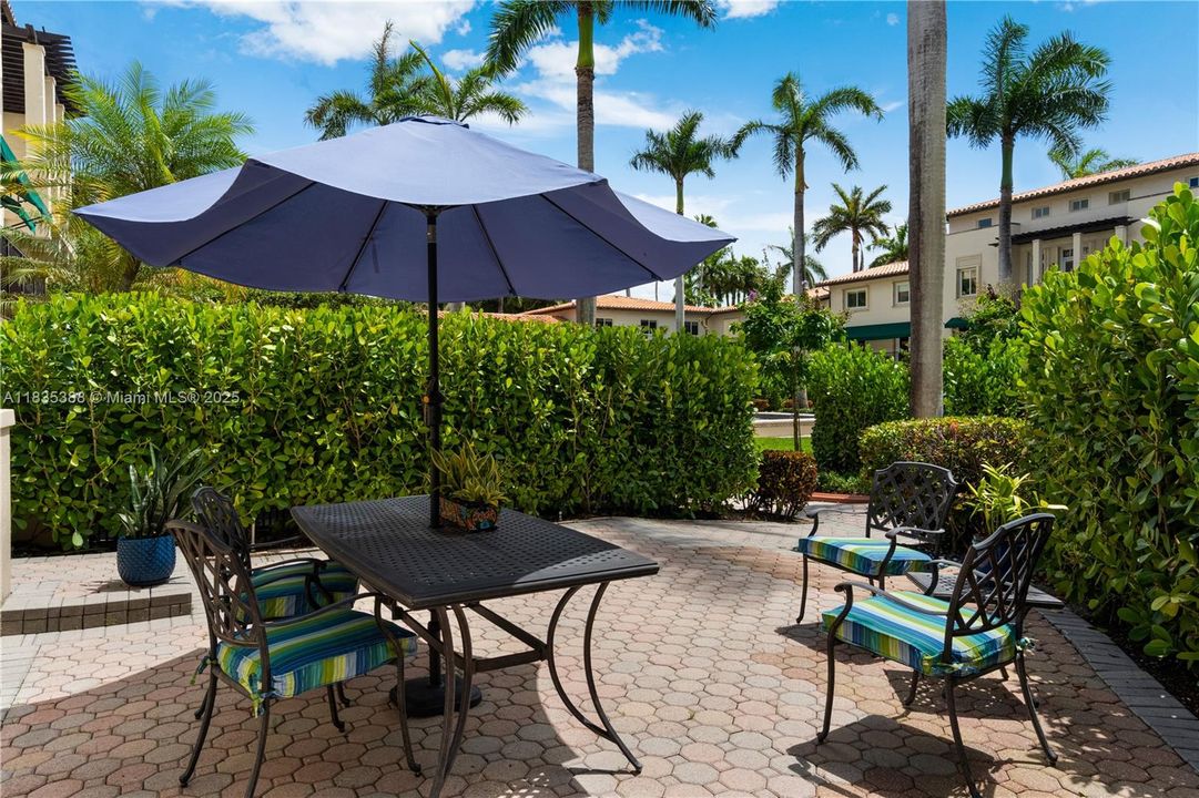 Vendido Recientemente: $1,900,000 (3 camas, 3 baños, 3132 Pies cuadrados)