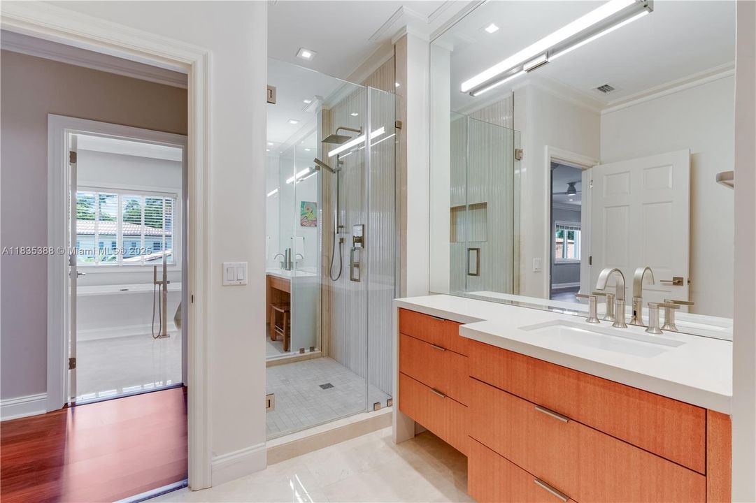 Vendido Recientemente: $1,900,000 (3 camas, 3 baños, 3132 Pies cuadrados)