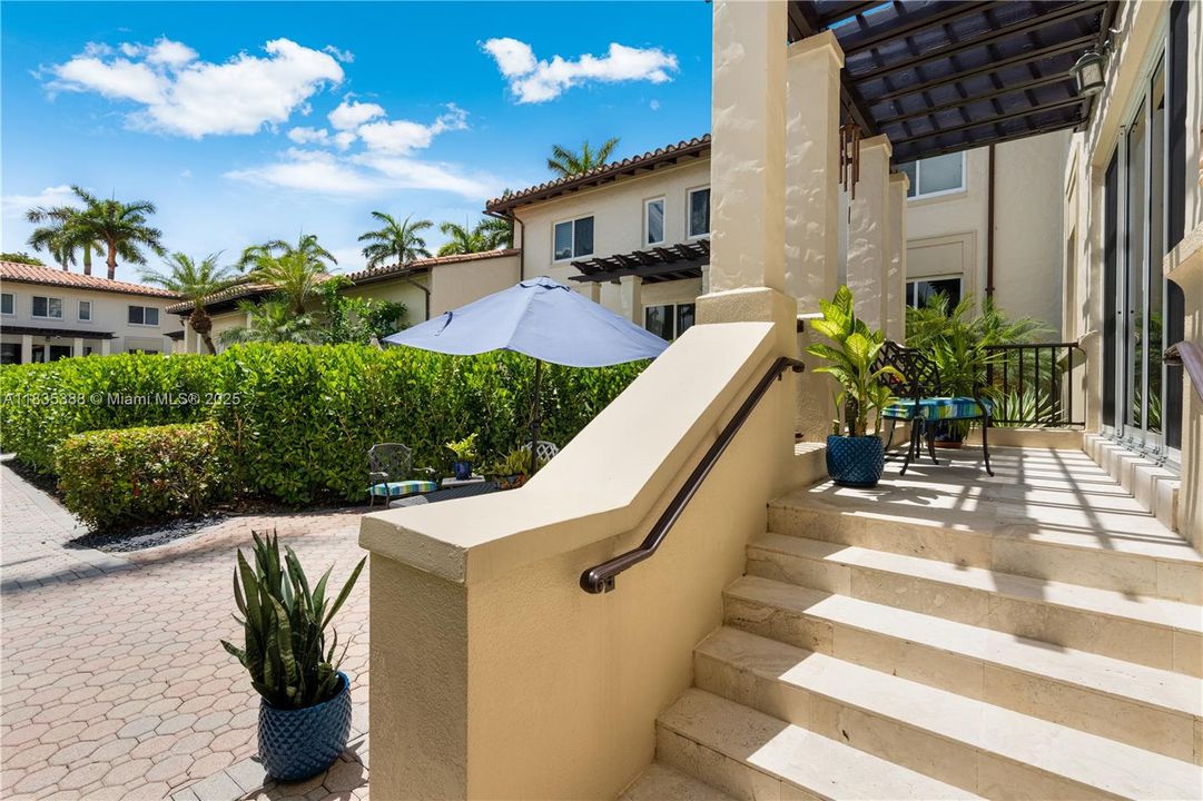 Vendido Recientemente: $1,900,000 (3 camas, 3 baños, 3132 Pies cuadrados)