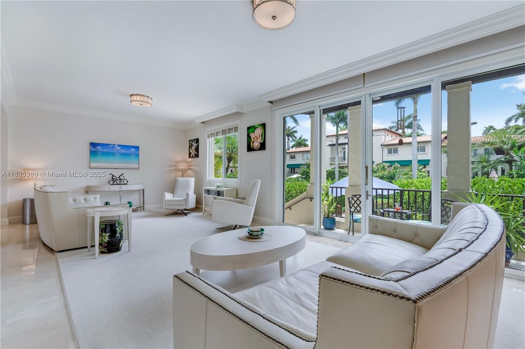 Vendido Recientemente: $1,900,000 (3 camas, 3 baños, 3132 Pies cuadrados)