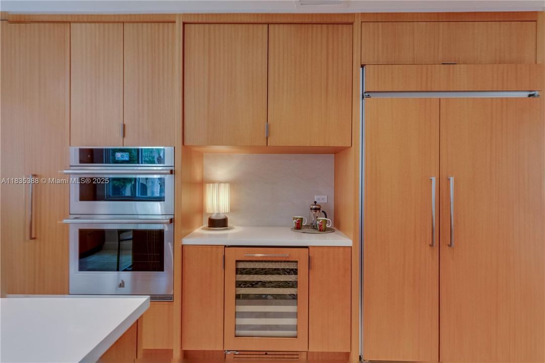 Vendido Recientemente: $1,900,000 (3 camas, 3 baños, 3132 Pies cuadrados)