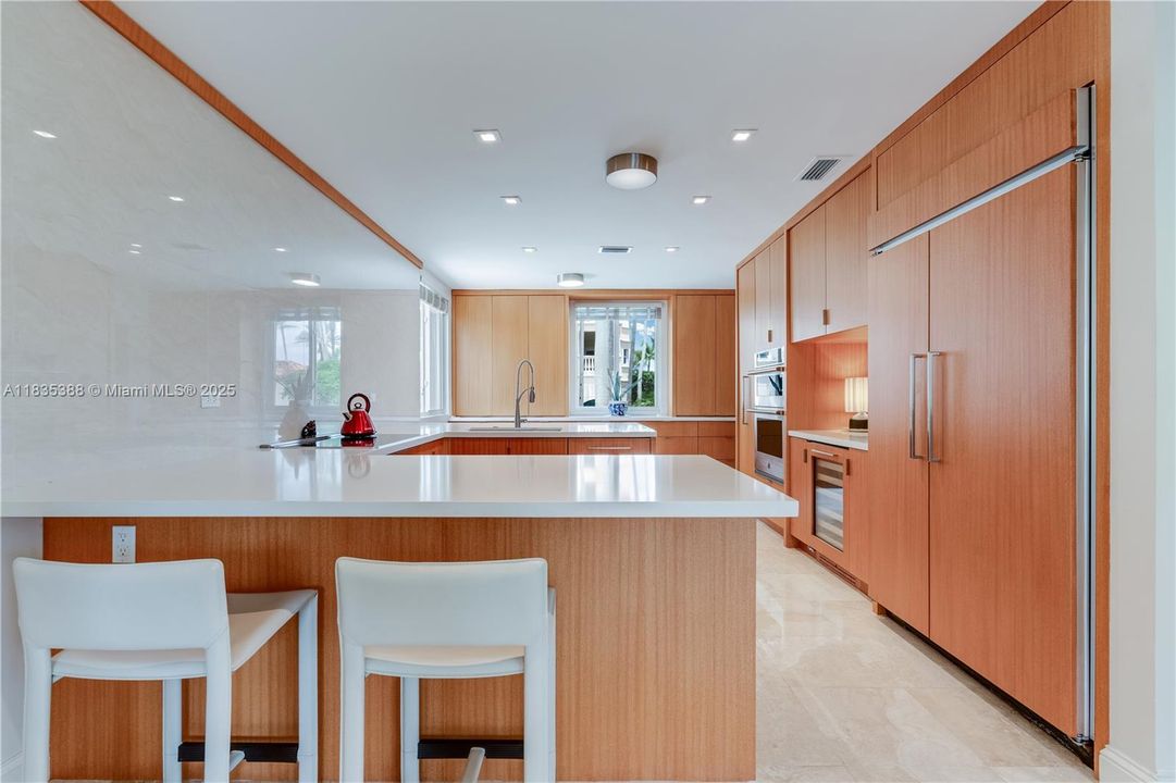 Vendido Recientemente: $1,900,000 (3 camas, 3 baños, 3132 Pies cuadrados)