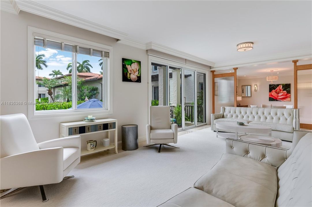 Vendido Recientemente: $1,900,000 (3 camas, 3 baños, 3132 Pies cuadrados)