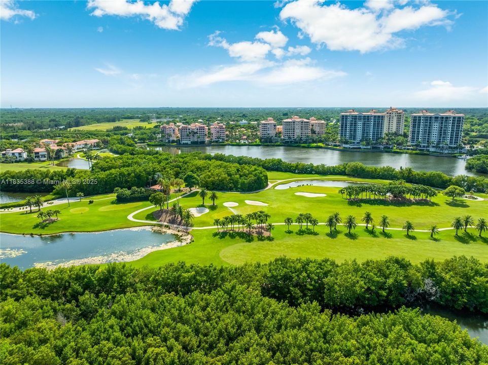 Vendido Recientemente: $1,900,000 (3 camas, 3 baños, 3132 Pies cuadrados)