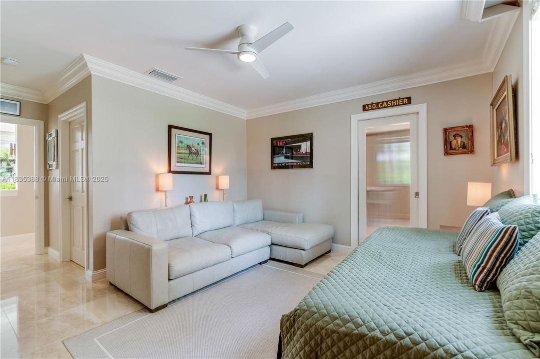 Vendido Recientemente: $1,900,000 (3 camas, 3 baños, 3132 Pies cuadrados)