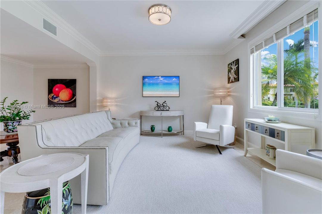 Vendido Recientemente: $1,900,000 (3 camas, 3 baños, 3132 Pies cuadrados)