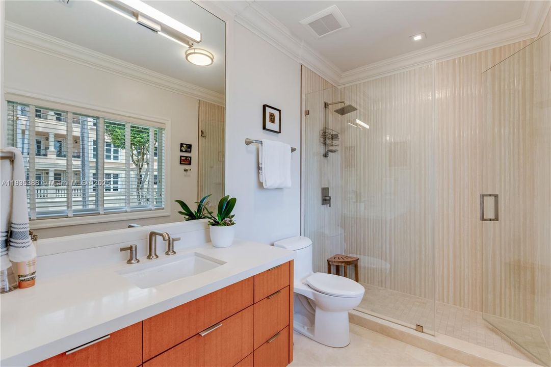 Vendido Recientemente: $1,900,000 (3 camas, 3 baños, 3132 Pies cuadrados)