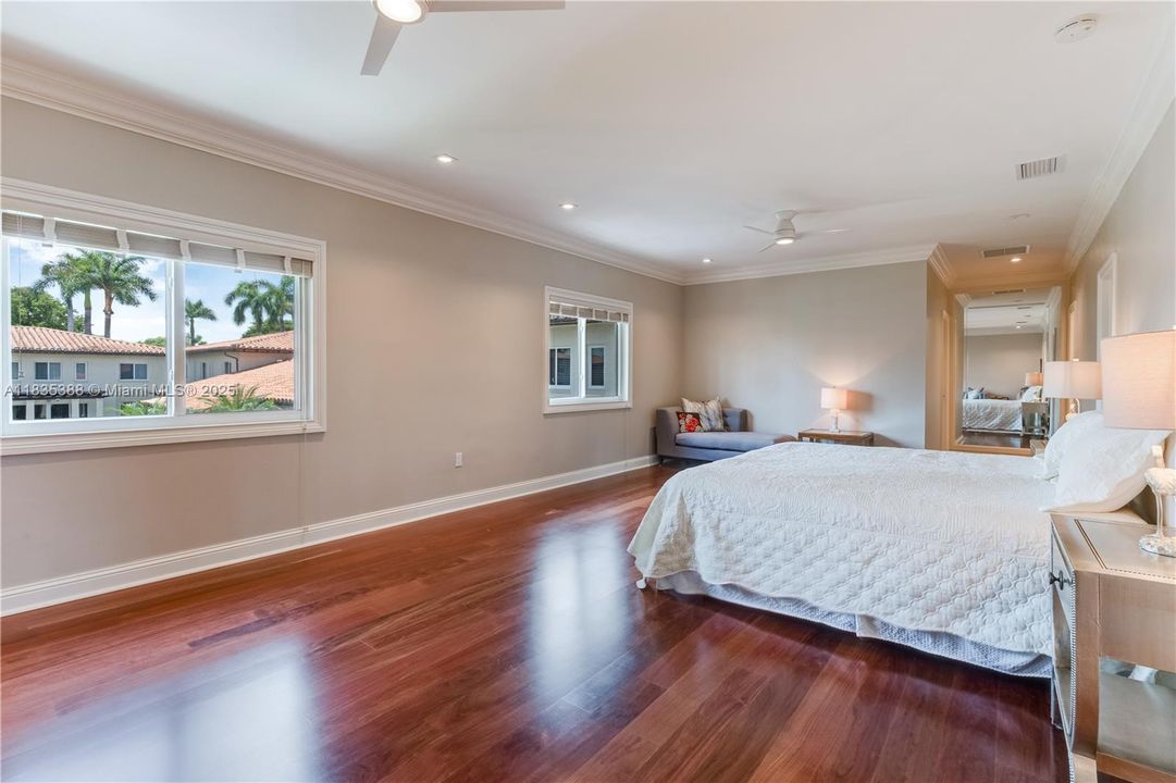 Vendido Recientemente: $1,900,000 (3 camas, 3 baños, 3132 Pies cuadrados)