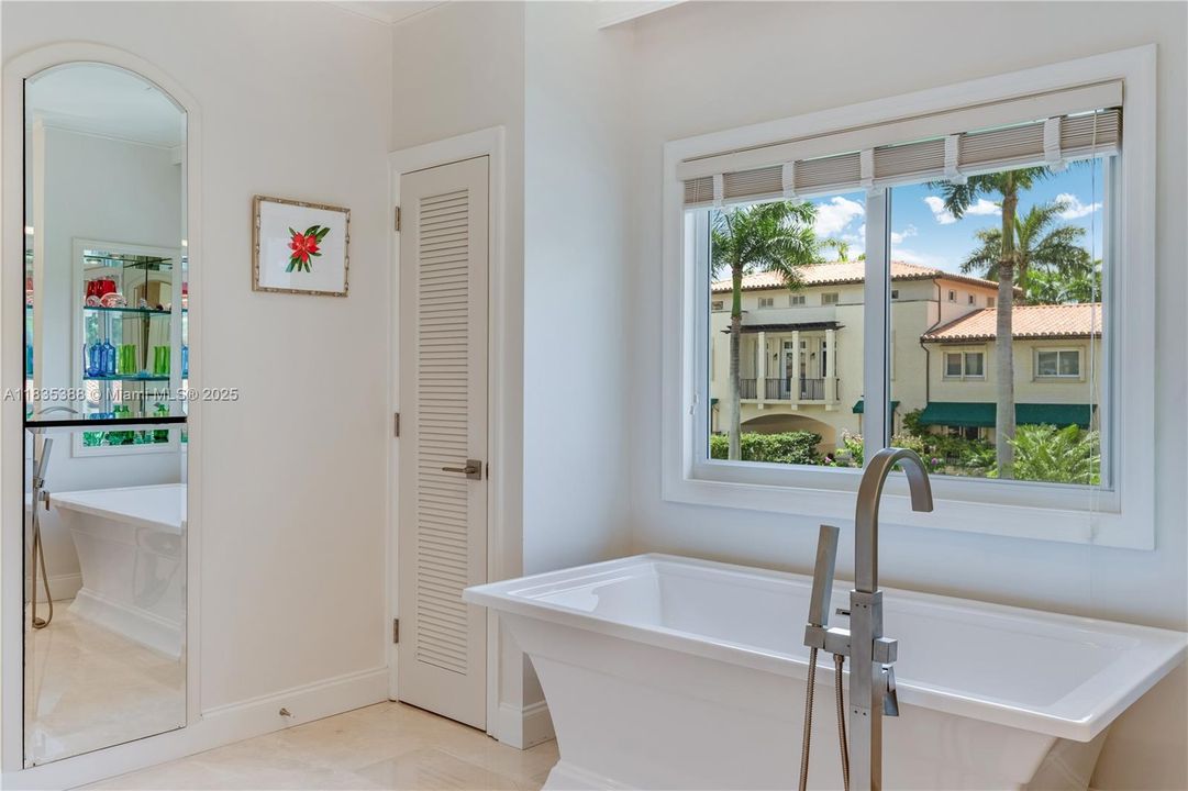 Vendido Recientemente: $1,900,000 (3 camas, 3 baños, 3132 Pies cuadrados)