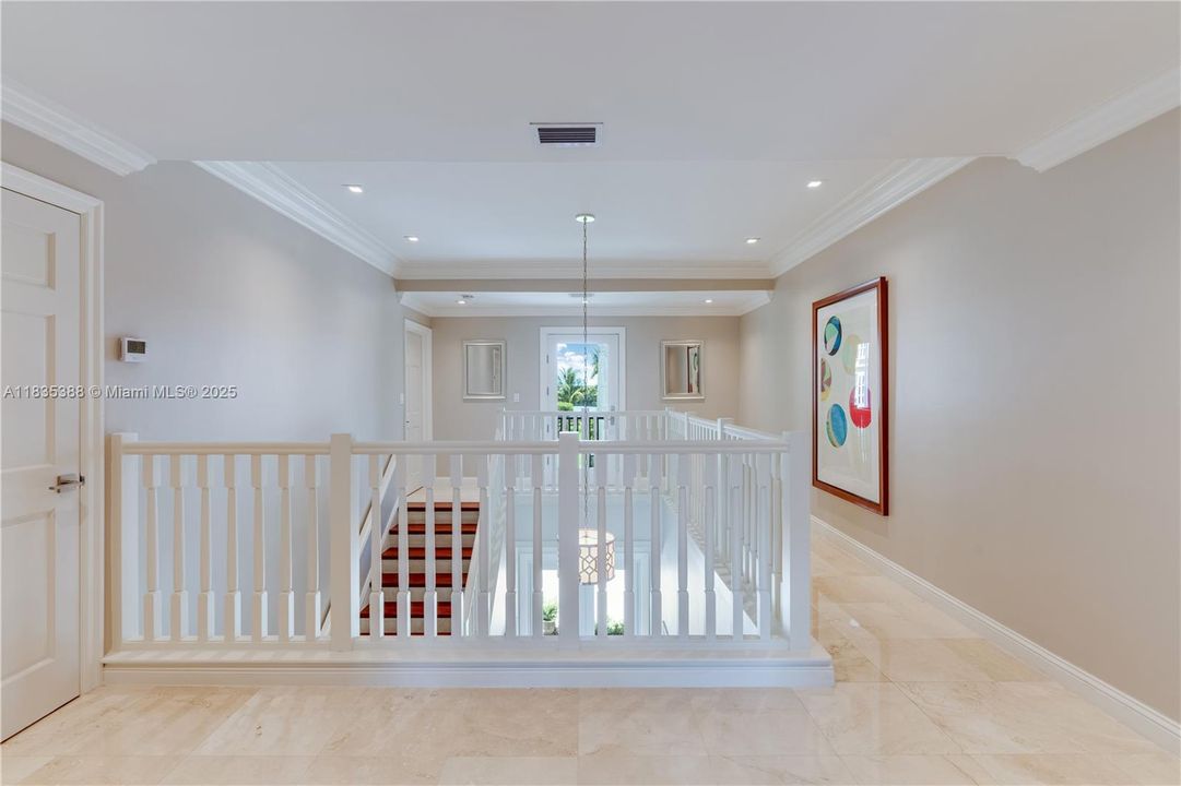 Vendido Recientemente: $1,900,000 (3 camas, 3 baños, 3132 Pies cuadrados)