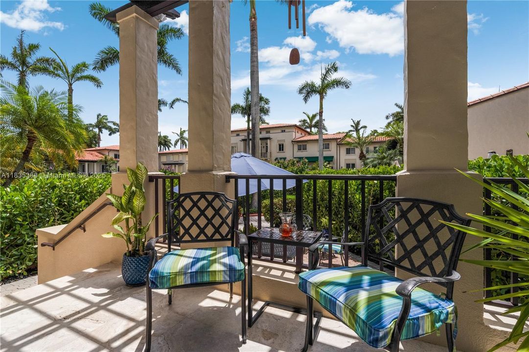 Vendido Recientemente: $1,900,000 (3 camas, 3 baños, 3132 Pies cuadrados)