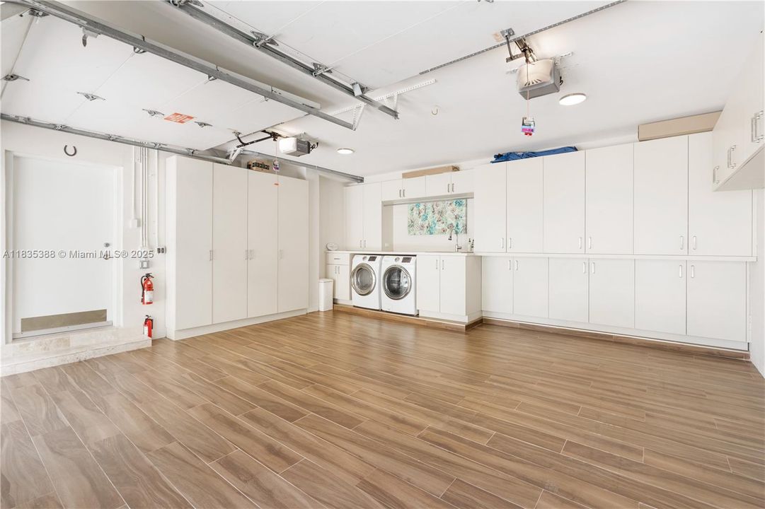 Vendido Recientemente: $1,900,000 (3 camas, 3 baños, 3132 Pies cuadrados)