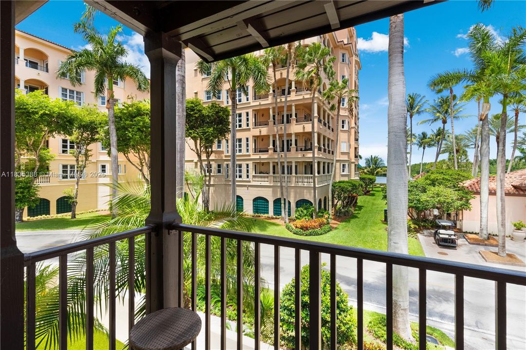 Vendido Recientemente: $1,900,000 (3 camas, 3 baños, 3132 Pies cuadrados)