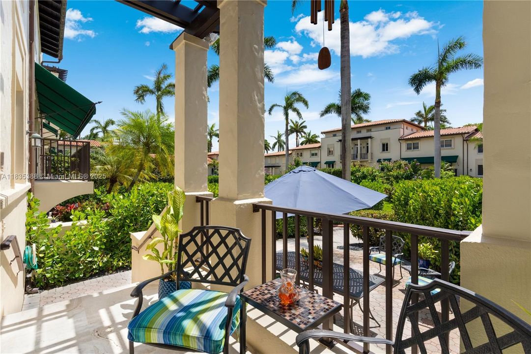 Vendido Recientemente: $1,900,000 (3 camas, 3 baños, 3132 Pies cuadrados)