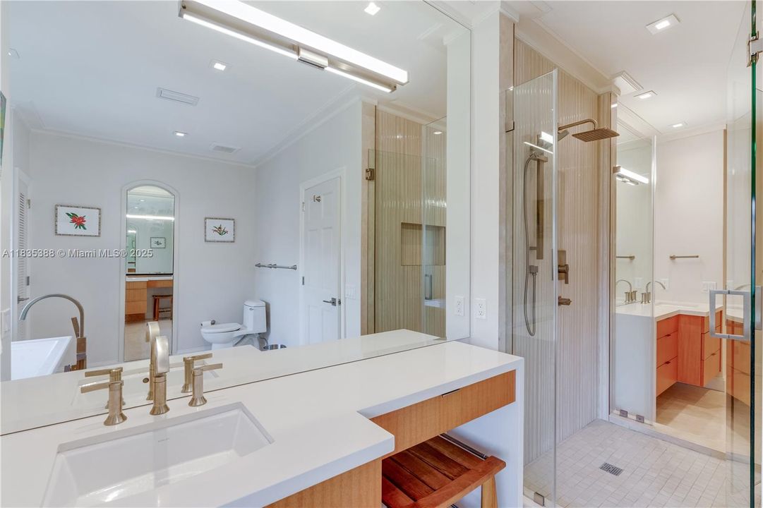 Vendido Recientemente: $1,900,000 (3 camas, 3 baños, 3132 Pies cuadrados)