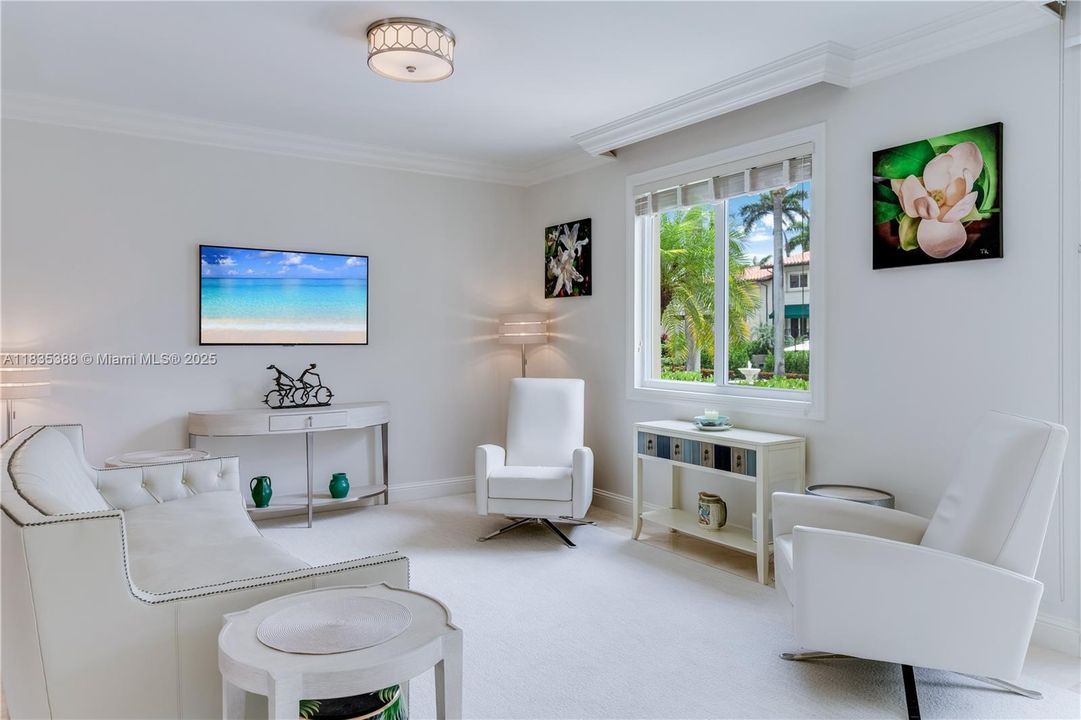 Vendido Recientemente: $1,900,000 (3 camas, 3 baños, 3132 Pies cuadrados)