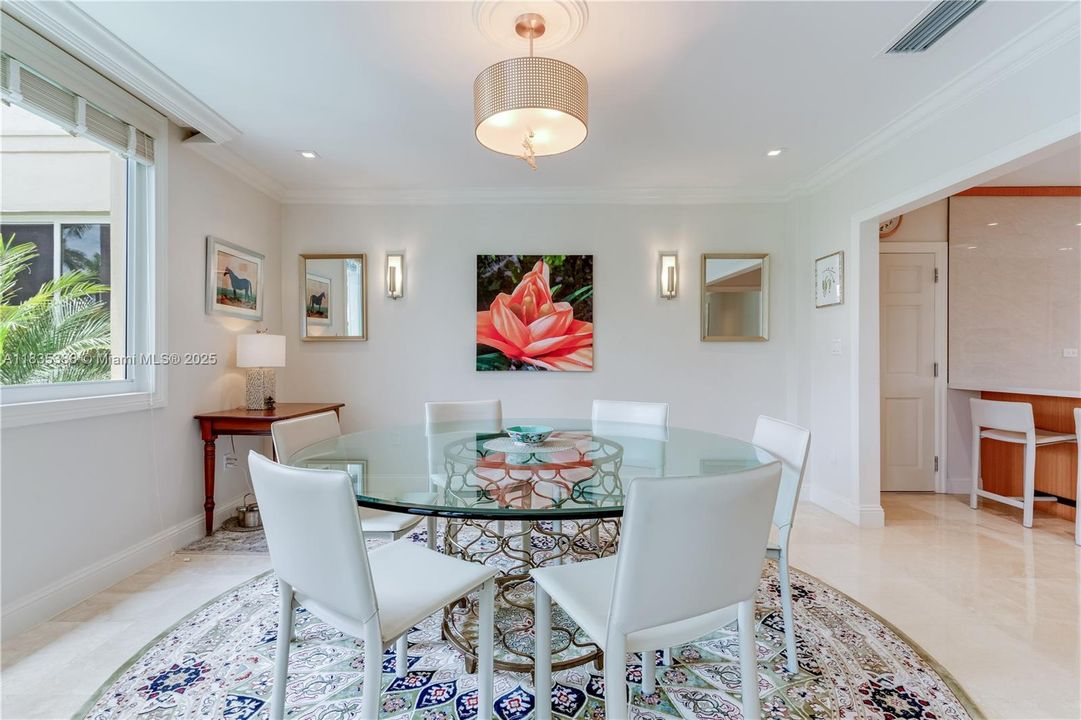 Vendido Recientemente: $1,900,000 (3 camas, 3 baños, 3132 Pies cuadrados)