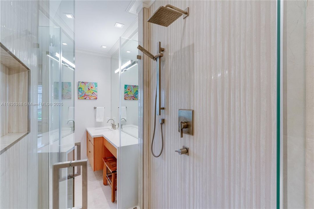 Vendido Recientemente: $1,900,000 (3 camas, 3 baños, 3132 Pies cuadrados)