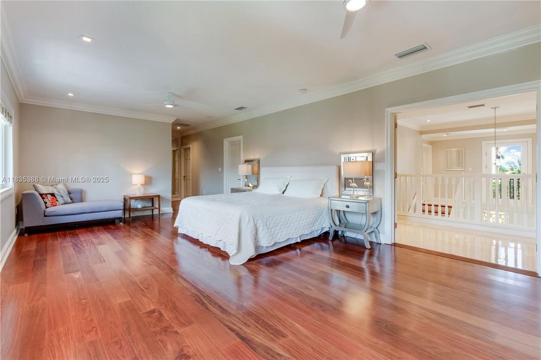 Vendido Recientemente: $1,900,000 (3 camas, 3 baños, 3132 Pies cuadrados)