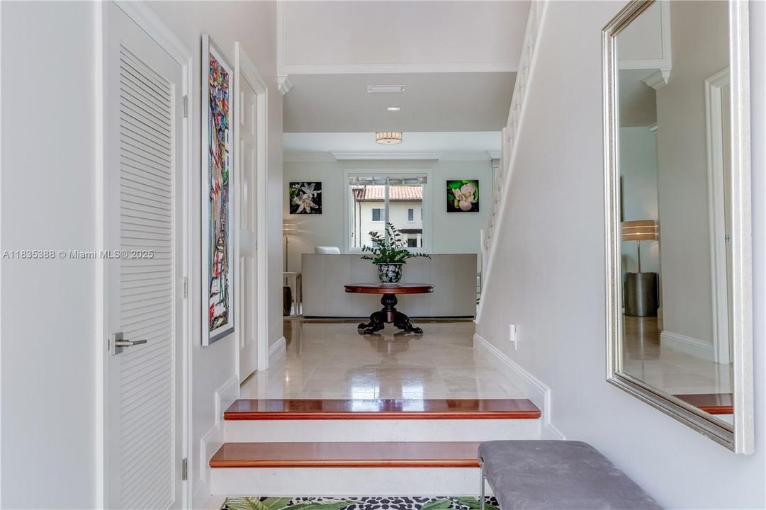 Vendido Recientemente: $1,900,000 (3 camas, 3 baños, 3132 Pies cuadrados)