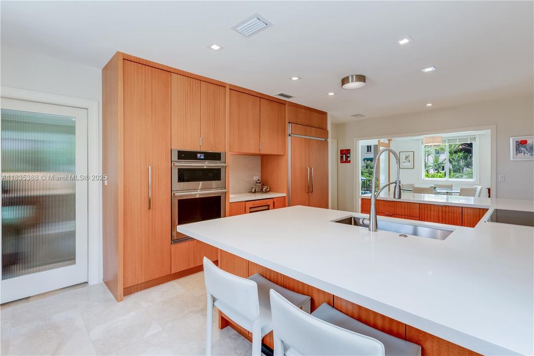 Vendido Recientemente: $1,900,000 (3 camas, 3 baños, 3132 Pies cuadrados)