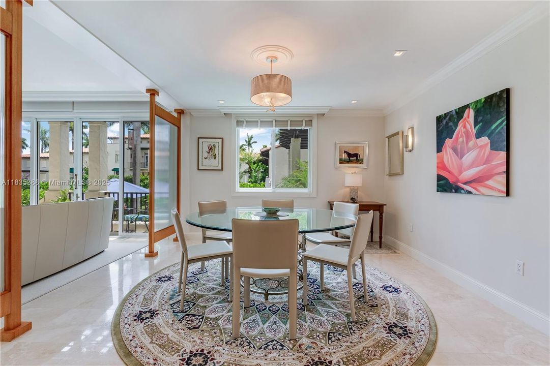 Vendido Recientemente: $1,900,000 (3 camas, 3 baños, 3132 Pies cuadrados)