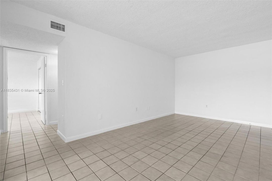 Vendido Recientemente: $199,900 (2 camas, 1 baños, 696 Pies cuadrados)