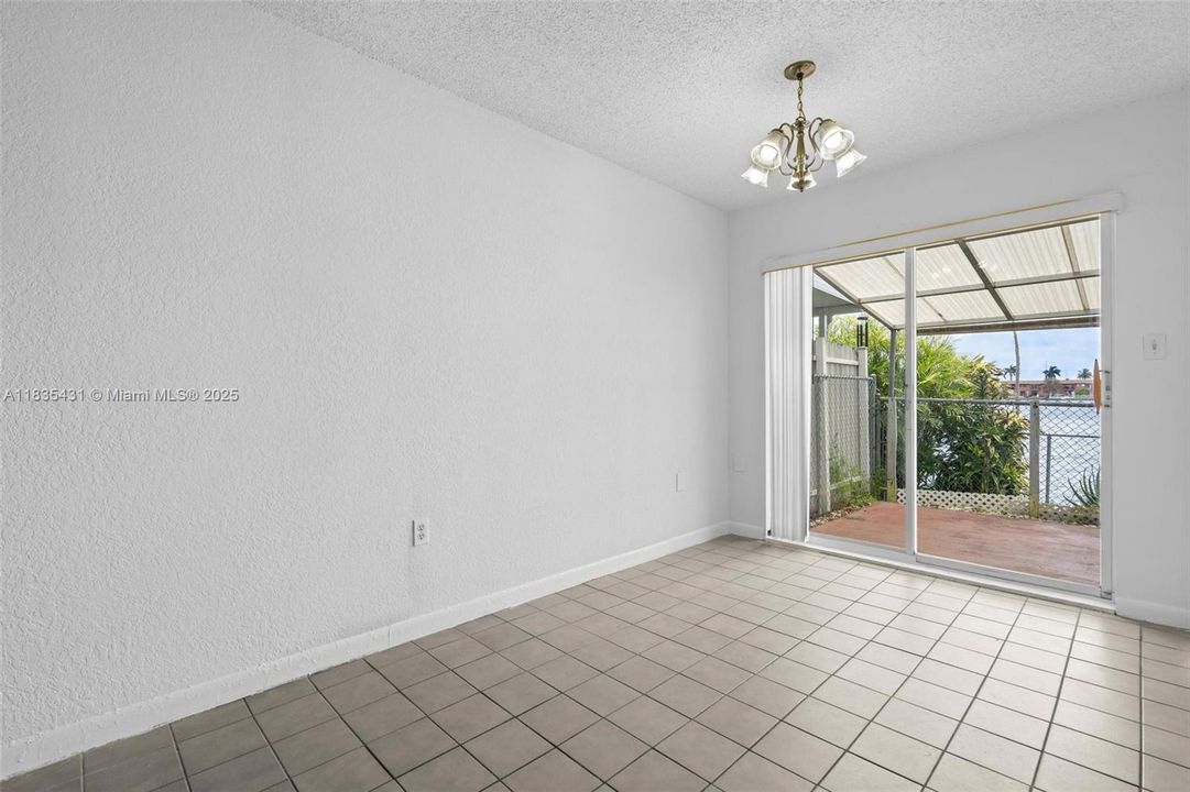 Vendido Recientemente: $199,900 (2 camas, 1 baños, 696 Pies cuadrados)