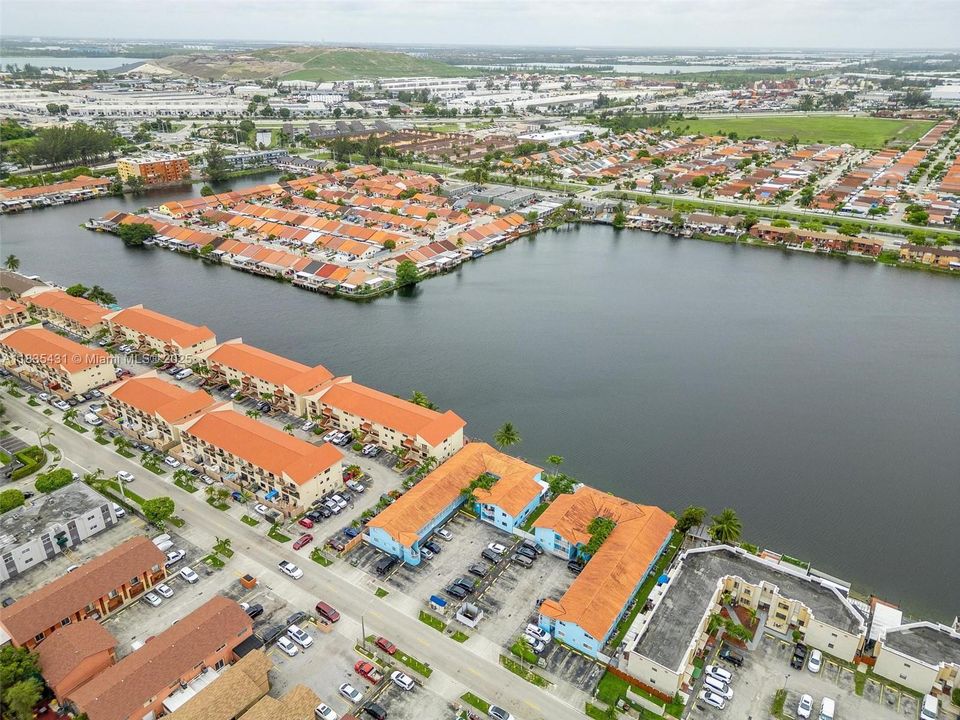 Vendido Recientemente: $199,900 (2 camas, 1 baños, 696 Pies cuadrados)