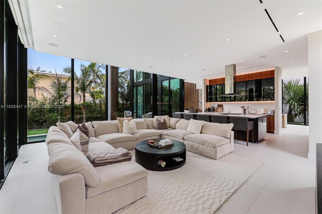 For Sale: $11,995,000 (5 beds, 6 baths, 5214 Square Feet)