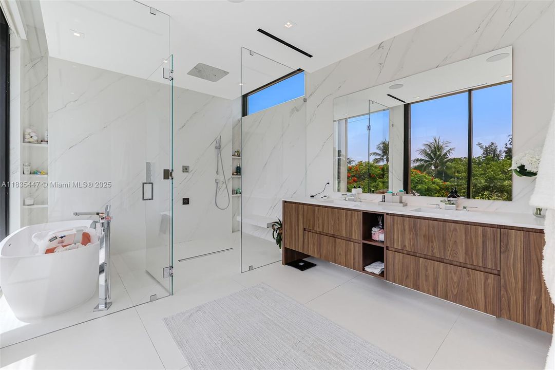 For Sale: $11,995,000 (5 beds, 6 baths, 5214 Square Feet)