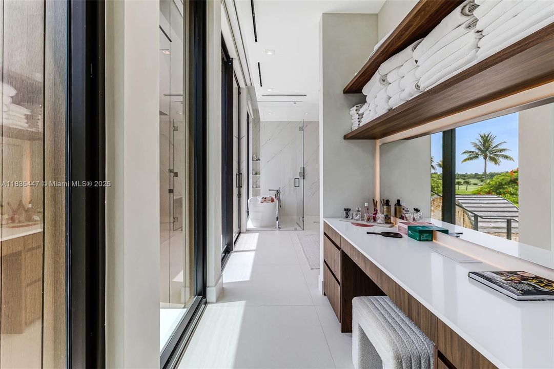 For Sale: $11,995,000 (5 beds, 6 baths, 5214 Square Feet)