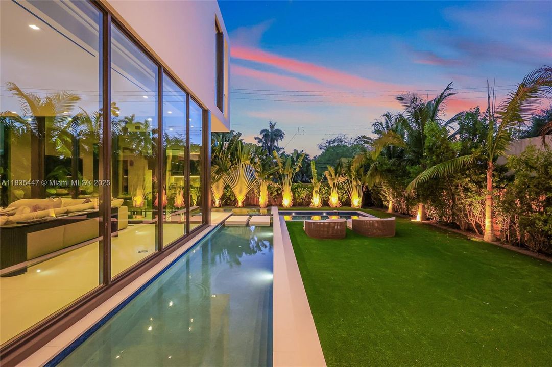For Sale: $11,995,000 (5 beds, 6 baths, 5214 Square Feet)