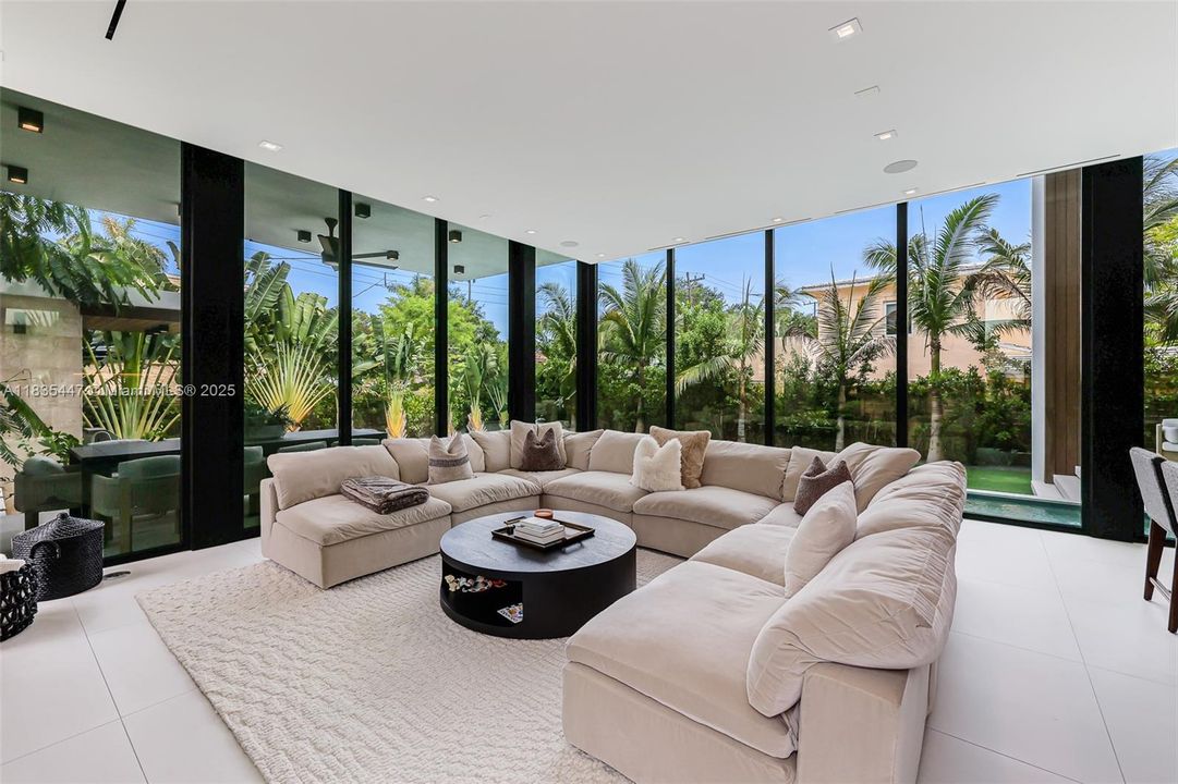 For Sale: $11,995,000 (5 beds, 6 baths, 5214 Square Feet)