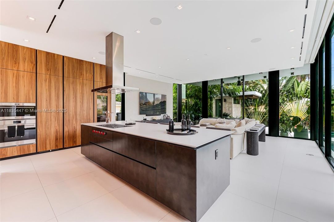 For Sale: $11,995,000 (5 beds, 6 baths, 5214 Square Feet)