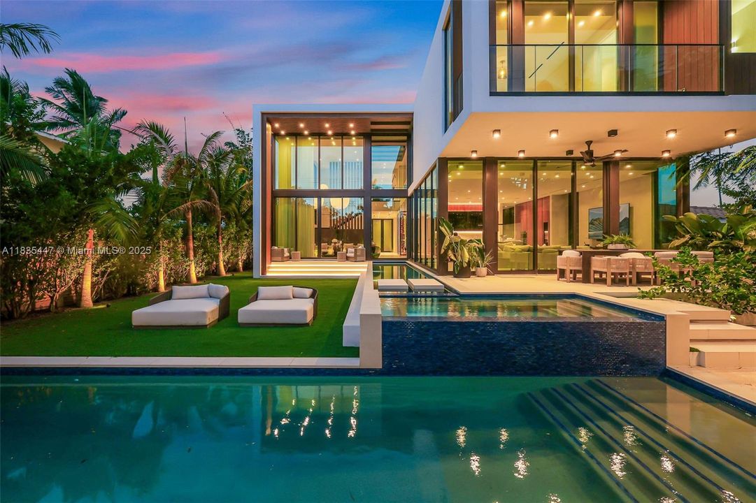 For Sale: $11,995,000 (5 beds, 6 baths, 5214 Square Feet)