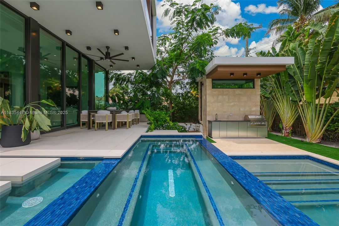 For Sale: $11,995,000 (5 beds, 6 baths, 5214 Square Feet)
