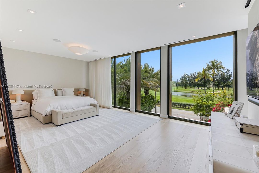 For Sale: $11,995,000 (5 beds, 6 baths, 5214 Square Feet)