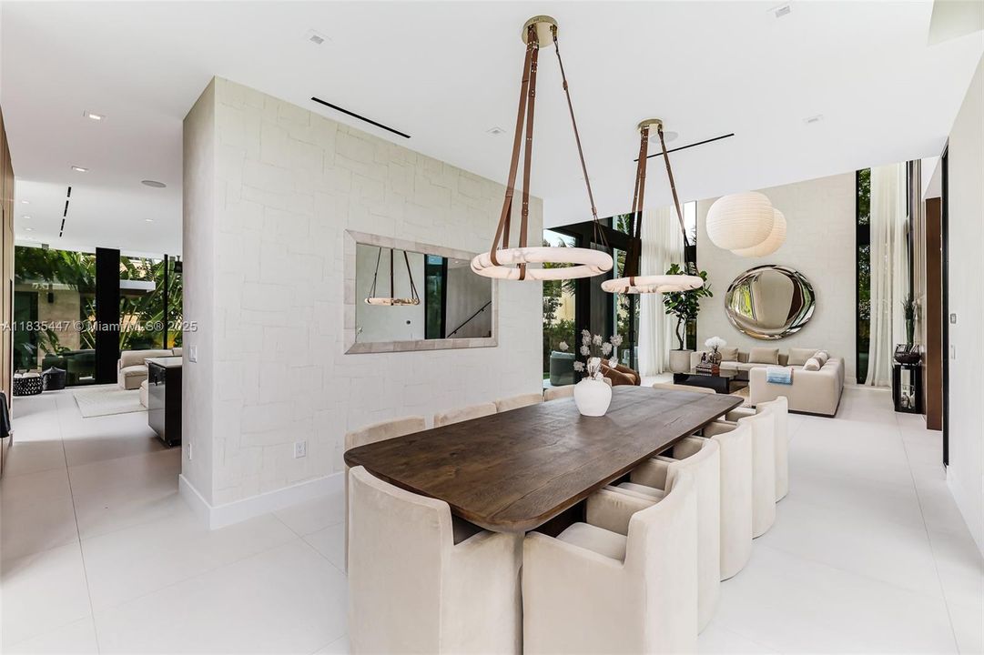 For Sale: $11,995,000 (5 beds, 6 baths, 5214 Square Feet)