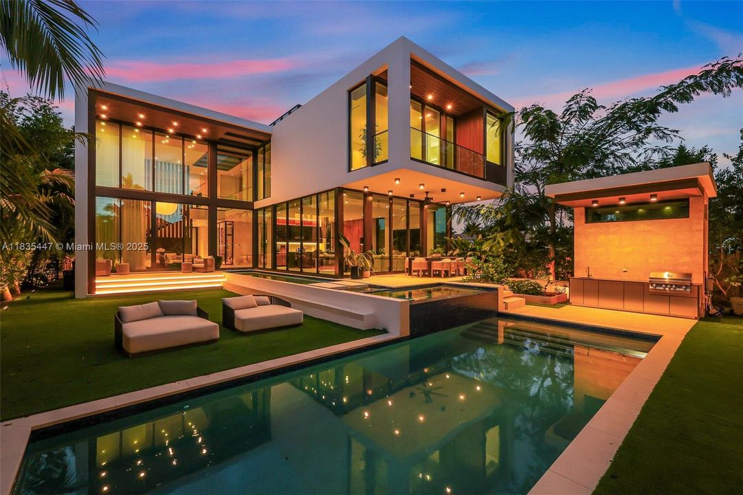 For Sale: $11,995,000 (5 beds, 6 baths, 5214 Square Feet)