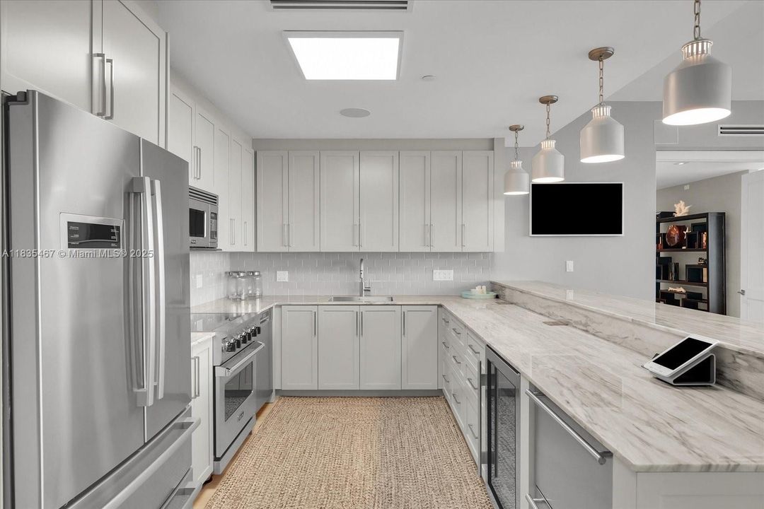 待售: $11,795,000 (3 贝兹, 4 浴室, 2569 平方英尺)