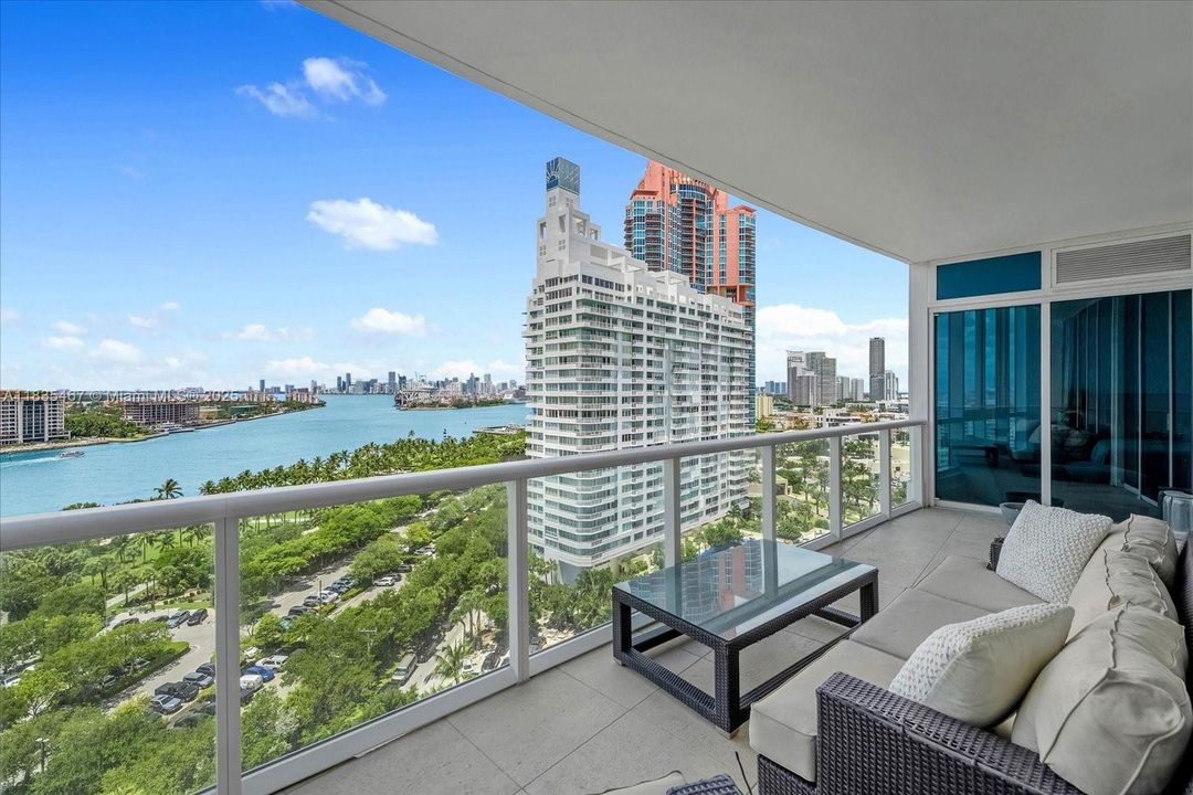 待售: $11,795,000 (3 贝兹, 4 浴室, 2569 平方英尺)