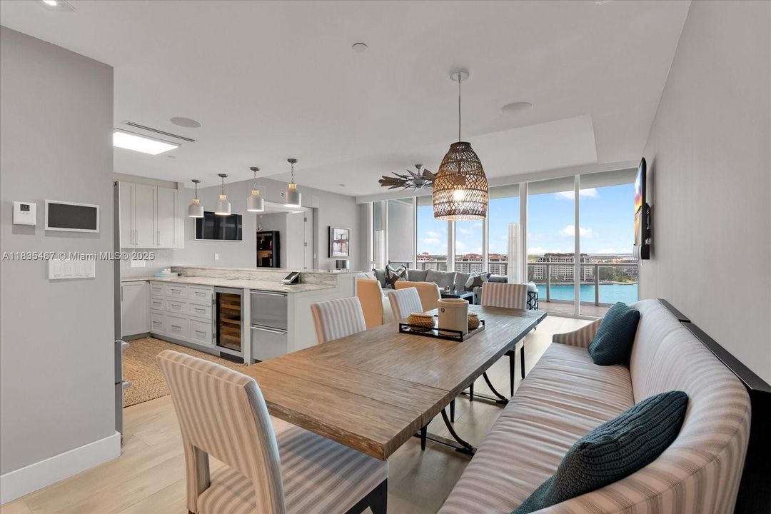 待售: $11,795,000 (3 贝兹, 4 浴室, 2569 平方英尺)