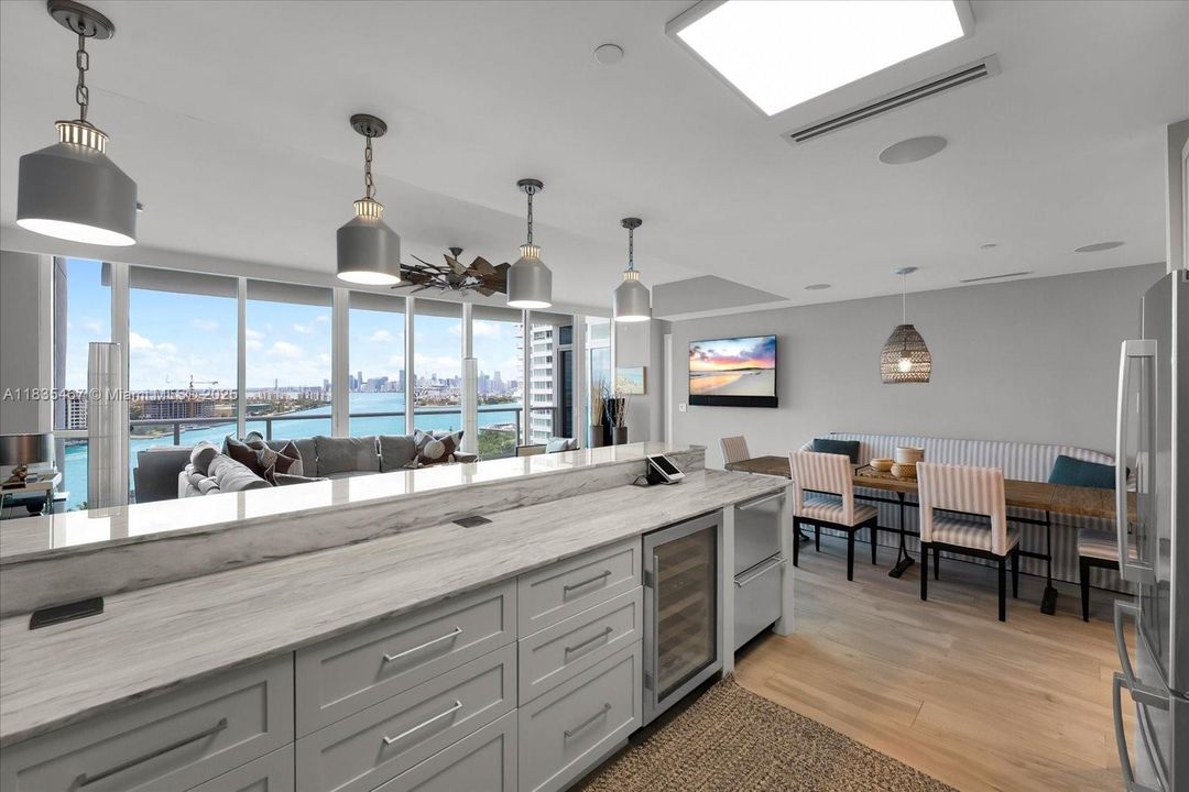 待售: $11,795,000 (3 贝兹, 4 浴室, 2569 平方英尺)