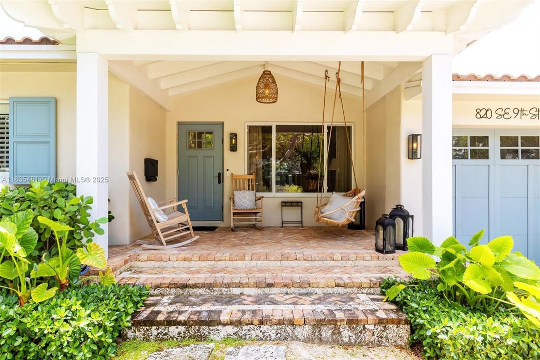 Vendido Recientemente: $1,390,000 (3 camas, 2 baños, 1683 Pies cuadrados)