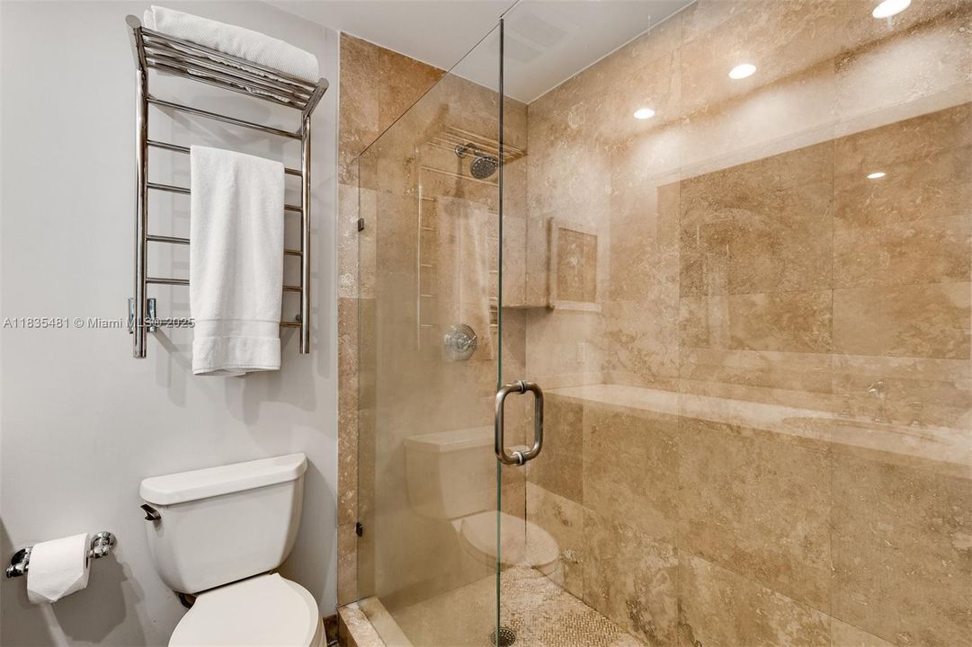 Vendido Recientemente: $1,390,000 (3 camas, 2 baños, 1683 Pies cuadrados)