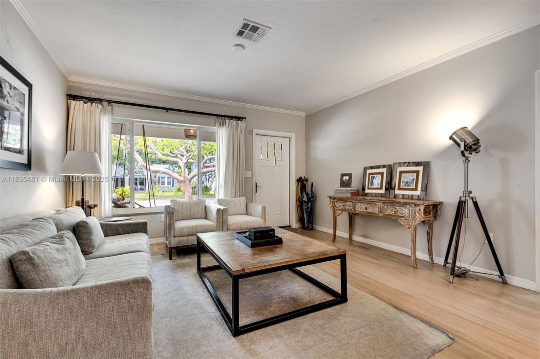 Vendido Recientemente: $1,390,000 (3 camas, 2 baños, 1683 Pies cuadrados)