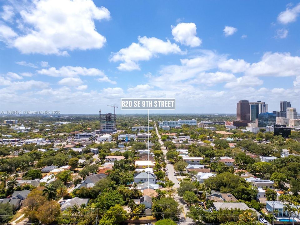 Vendido Recientemente: $1,390,000 (3 camas, 2 baños, 1683 Pies cuadrados)